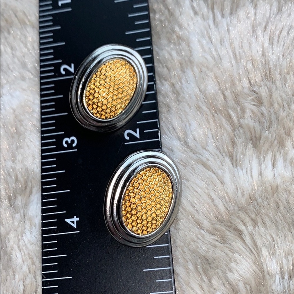 Clíp On Earrings Pre Owned Silver Tone - Picture 3 of 3